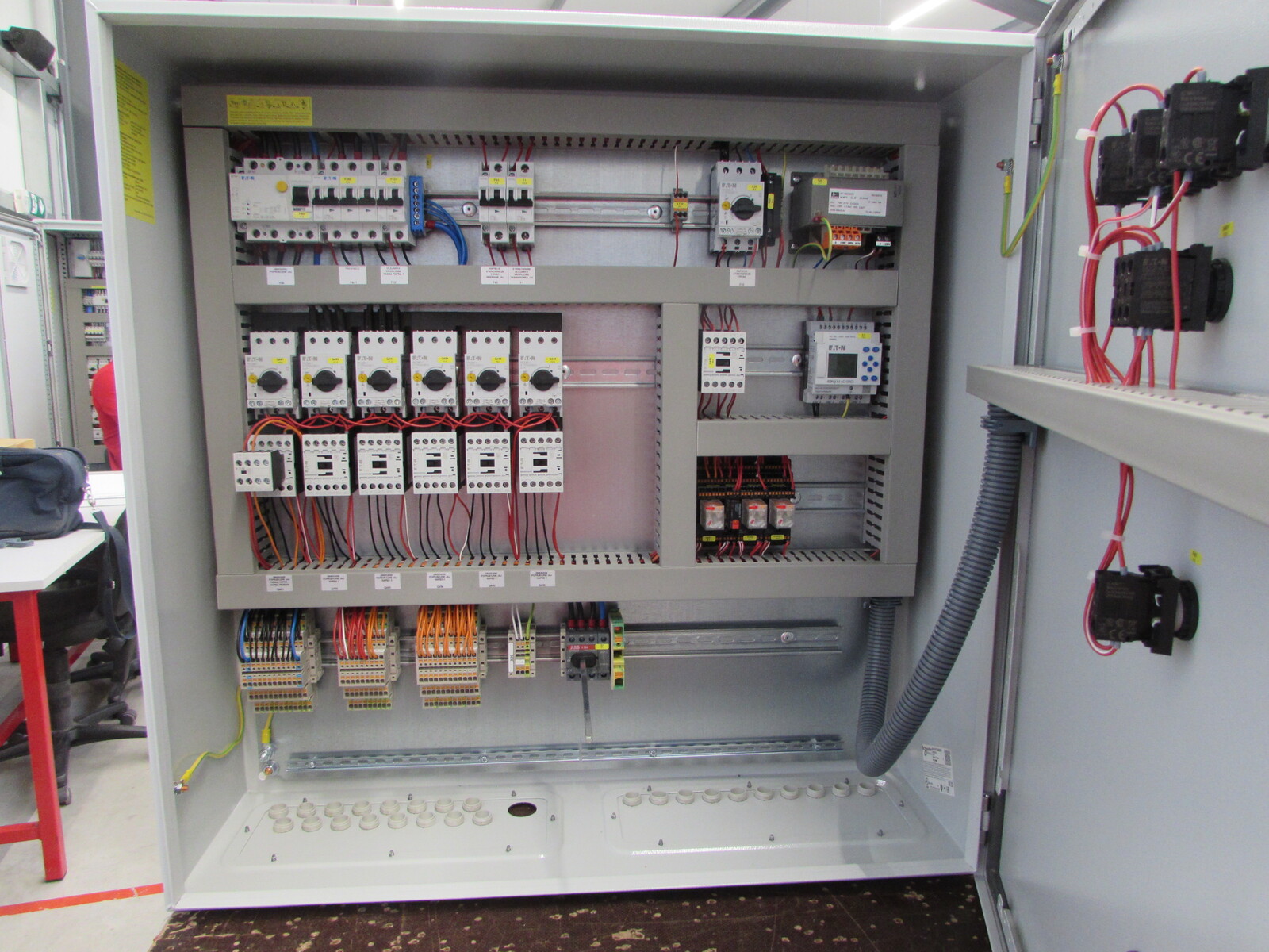 Control cab. egg cross collection